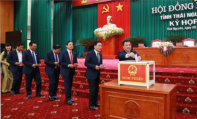 Các đại biểu HĐND tỉnh Thái Nguyên bỏ phiếu bầu (Ảnh: Báo Thái Nguyên) Các đại biểu HĐND tỉnh Thái Nguyên bỏ phiếu bầu (Ảnh: Báo Thái Nguyên)