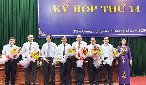 Lãnh đạo Tỉnh ủy Tiền Giang chúc mừng các cán bộ (Ảnh: SGGP) Lãnh đạo Tỉnh ủy Tiền Giang chúc mừng các cán bộ (Ảnh: SGGP)