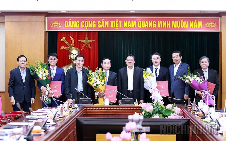 Lãnh đạo Ban Nội chính Trung ương chúc mừng các cán bộ được bổ nhiệm Lãnh đạo Ban Nội chính Trung ương chúc mừng các cán bộ được bổ nhiệm