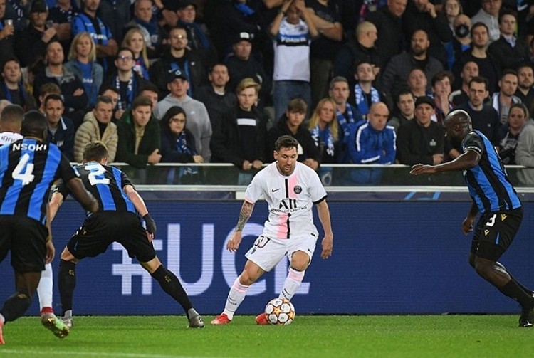 Messi (giữa) chưa thi đấu tốt như kỳ vọng trong màu áo PSG