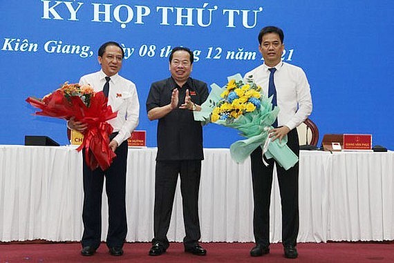 Ông Lê Quốc Anh (phải) trúng cử tại kỳ họp HĐND tỉnh Kiên Giang Ông Lê Quốc Anh (phải) trúng cử tại kỳ họp HĐND tỉnh Kiên Giang