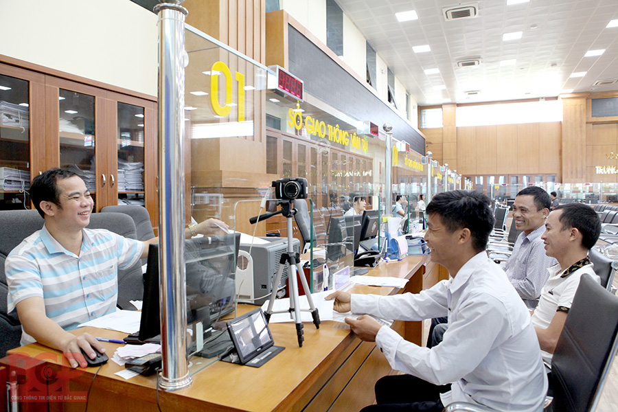 Thủ tướng yêu cầu bộ, ngành, địa phương triển khai nghiêm túc giải quyết TTHC theo cơ chế một cửa Thủ tướng yêu cầu bộ, ngành, địa phương triển khai nghiêm túc giải quyết TTHC theo cơ chế một cửa
