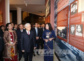“长征总书记—胡志明主席的优秀学生”资料图片展开展
