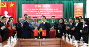 河江省卫生厅与中国云南省麻栗坡卫生局进行会谈
