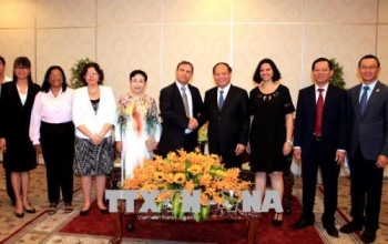 胡志明市领导分别会见古巴与各国人民友好协会主席以及捷克工贸部副部长