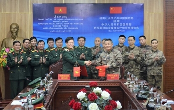 越南国防部向部分国家军队捐赠总值为近190亿越盾的医疗物资援