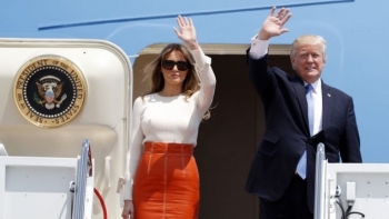 美国总统开始第一次外访行程