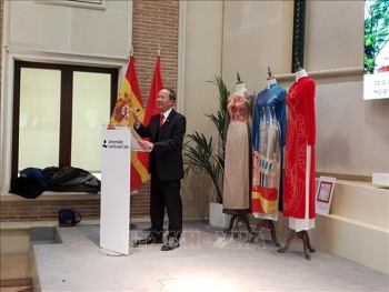 “越南景观”图片展在西班牙开展
