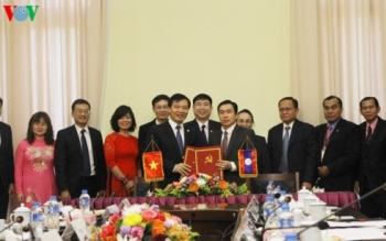 越老加强档案管理合作