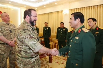越南与英国加强维和部队的军医合作