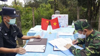 越南奠边省边防部队与中国云南出入境边防检查总站举行会谈
