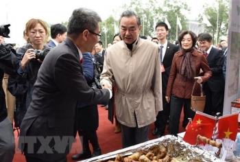 越南参加在中国举行的国际义卖活动