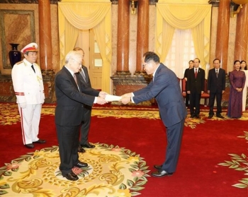 阮富仲接受各国新任驻越大使递交国书