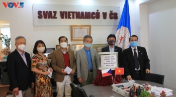 旅居捷克和波兰越南人发起为中部灾区民众捐助活动