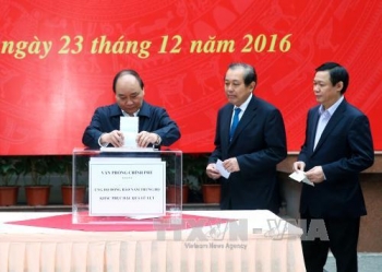 越南政府办公厅为中部灾民筹集善款