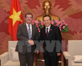 越南国会副主席冯国显会见加拿大联邦议会众议院