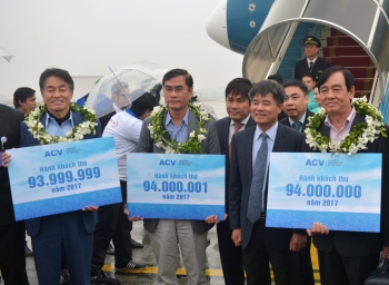 河内市内排国际机场迎来本年度第9400万名乘客