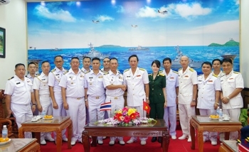 泰国皇家海军代表团访问越南海军第五军区司令部