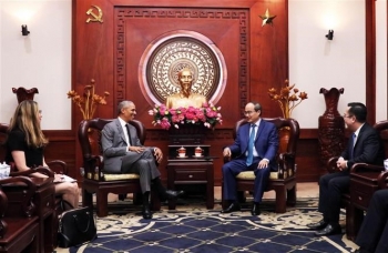 胡志明市市委书记阮善仁会见美国前总统奥巴马