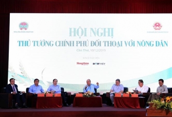 越南政府总理阮春福同农民进行对话