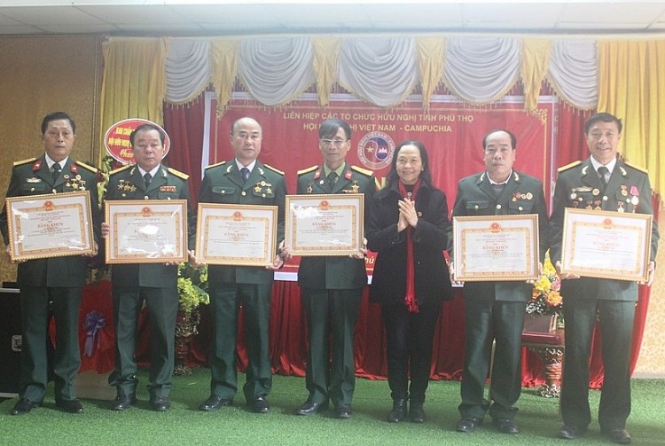 Xây dựng tổ chức vững chắc, hoạt động hiệu quả Xây dựng tổ chức vững chắc, hoạt động hiệu quả