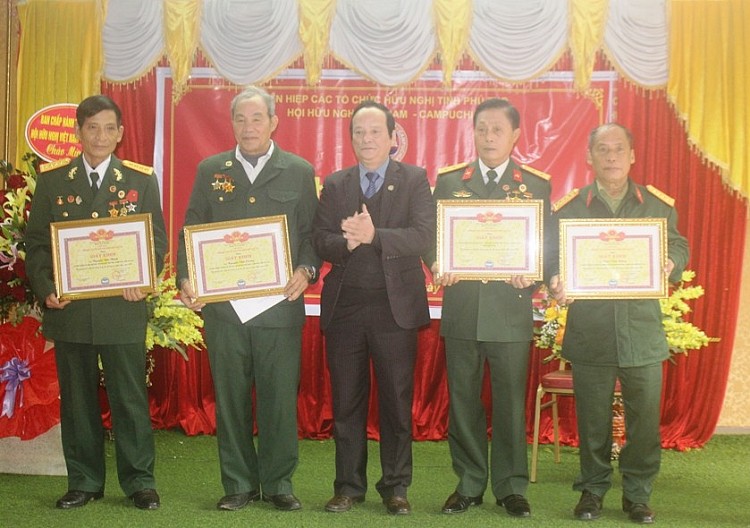 Xây dựng tổ chức vững chắc, hoạt động hiệu quả Xây dựng tổ chức vững chắc, hoạt động hiệu quả