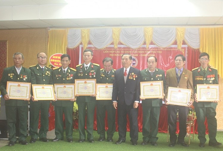 Xây dựng tổ chức vững chắc, hoạt động hiệu quả Xây dựng tổ chức vững chắc, hoạt động hiệu quả