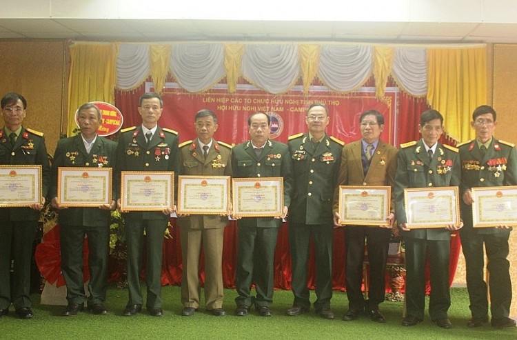Xây dựng tổ chức vững chắc, hoạt động hiệu quả Xây dựng tổ chức vững chắc, hoạt động hiệu quả