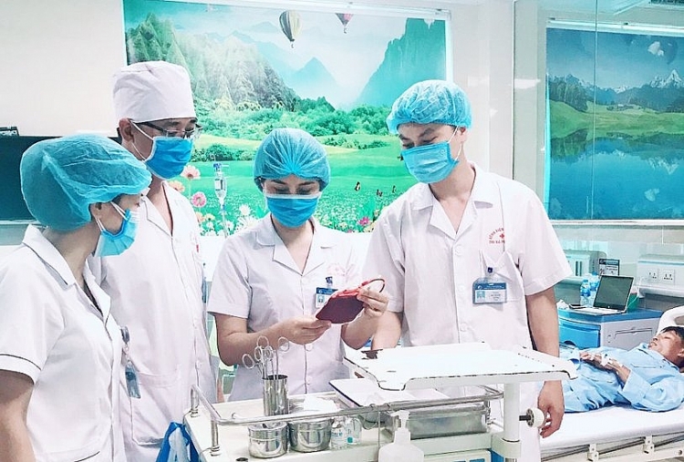 Phú Thọ: 6 cán bộ bác sỹ được phong tặng danh hiệu “Thầy thuốc ưu tú” Phú Thọ: 6 cán bộ bác sỹ được phong tặng danh hiệu “Thầy thuốc ưu tú”