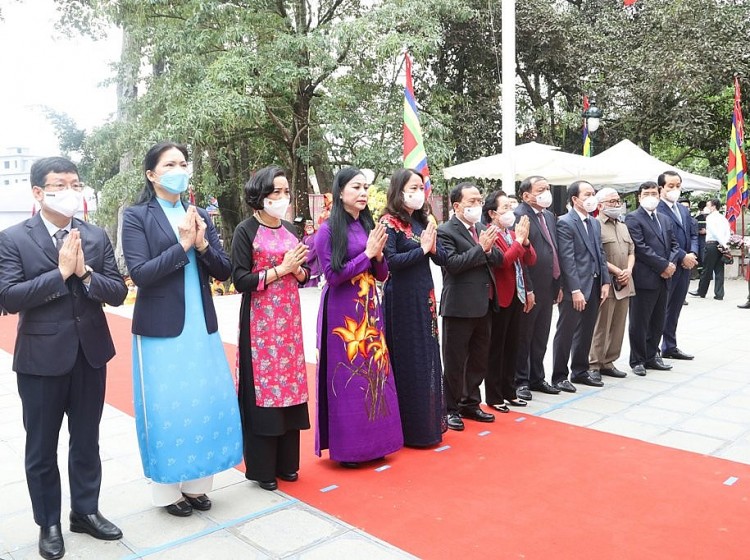 Phó Chủ tịch nước Võ Thị Ánh Xuân dâng hương Quốc Mẫu Tây Thiên Phó Chủ tịch nước Võ Thị Ánh Xuân dâng hương Quốc Mẫu Tây Thiên