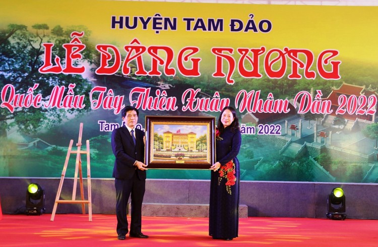 Phó Chủ tịch nước Võ Thị Ánh Xuân dâng hương Quốc Mẫu Tây Thiên Phó Chủ tịch nước Võ Thị Ánh Xuân dâng hương Quốc Mẫu Tây Thiên