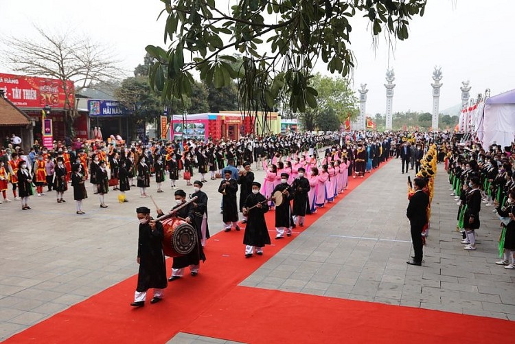 Phó Chủ tịch nước Võ Thị Ánh Xuân dâng hương Quốc Mẫu Tây Thiên Phó Chủ tịch nước Võ Thị Ánh Xuân dâng hương Quốc Mẫu Tây Thiên