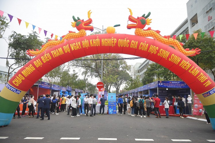 Tiếp thêm năng lượng, nhiệt huyết, tinh thần khởi nghiệp cho các bạn học sinh, sinh viên Tiếp thêm năng lượng, nhiệt huyết, tinh thần khởi nghiệp cho các bạn học sinh, sinh viên