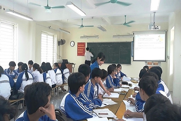 Thầy và trò trường THPT Đồng Đậu tích cực thi đua “Dạy tốt – Học tốt” Thầy và trò trường THPT Đồng Đậu tích cực thi đua “Dạy tốt – Học tốt”