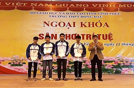 Thầy và trò trường THPT Đồng Đậu tích cực thi đua “Dạy tốt – Học tốt” Thầy và trò trường THPT Đồng Đậu tích cực thi đua “Dạy tốt – Học tốt”