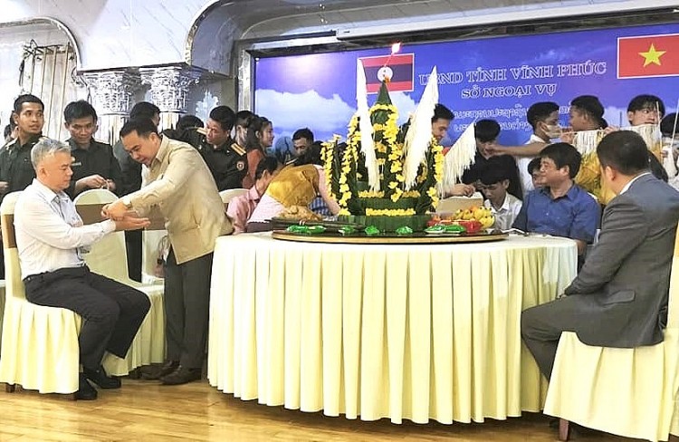 Lưu học sinh Lào tại Vĩnh Phúc vui đón Tết cổ truyền Bunpimay năm 2022 Lưu học sinh Lào tại Vĩnh Phúc vui đón Tết cổ truyền Bunpimay năm 2022