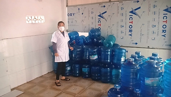 Vĩnh Phúc: Nước AQUALAVIE bán cho trường tiểu học có đảm bảo an toàn? vinh phuc co so san xuat nuoc dong binh aqualavie co dam bao an toan thuc pham