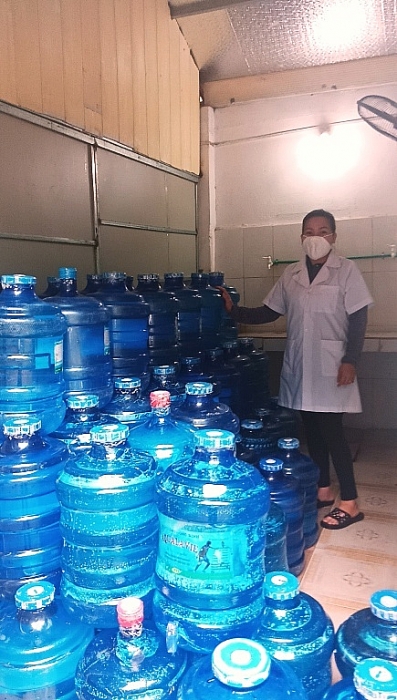 Vĩnh Phúc: Nước AQUALAVIE bán cho trường tiểu học có đảm bảo an toàn? vinh phuc co so san xuat nuoc dong binh aqualavie co dam bao an toan thuc pham