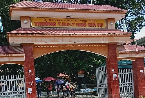 vinh phuc phong gddt co 4 lanh dao va2 nhan vien