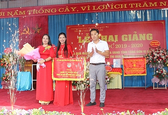 Trường TH Gia Cẩm xuất sắc dẫn đầu phong trào thi đua cấp Tiểu học tỉnh Phú Thọ truong th gia cam xuat sac dan dau phong trao thi dua cap tieu hoc tinh phu tho