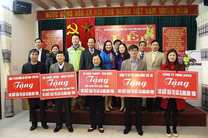 Liên hiệp các tổ chức hữu nghị tỉnh Vĩnh Phúc: 10 năm xây dựng và phát triển lien hiep cac to chuc huu nghi tinh vinh phuc 10 nam xay dung va phat trien