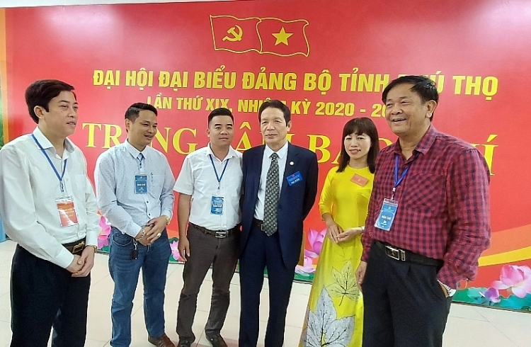 Hơn 60 phóng viên tác nghiệp tại Đại hội Đảng bộ tỉnh Phú Thọ nhiệm kỳ 2020 - 2025 Hơn 60 phóng viên tác nghiệp tại Đại hội Đảng bộ tỉnh Phú Thọ nhiệm kỳ 2020 - 2025