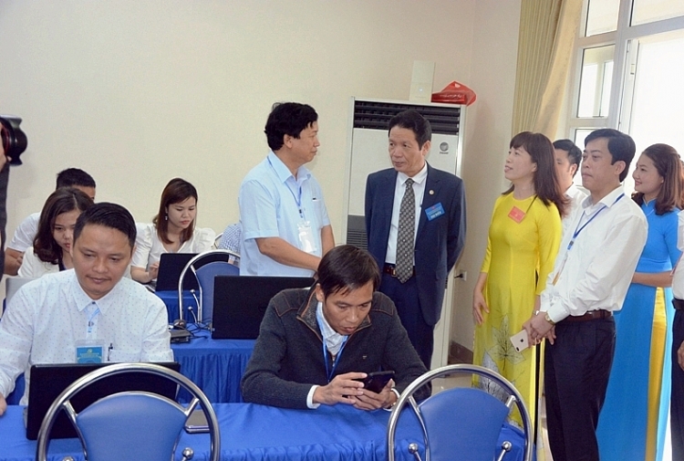 Hơn 60 phóng viên tác nghiệp tại Đại hội Đảng bộ tỉnh Phú Thọ nhiệm kỳ 2020 - 2025 Hơn 60 phóng viên tác nghiệp tại Đại hội Đảng bộ tỉnh Phú Thọ nhiệm kỳ 2020 - 2025