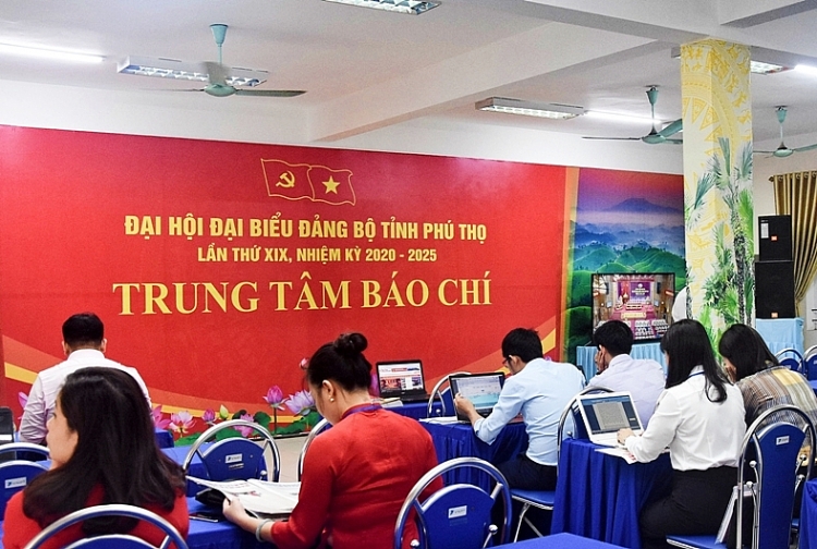 Hơn 60 phóng viên tác nghiệp tại Đại hội Đảng bộ tỉnh Phú Thọ nhiệm kỳ 2020 - 2025 Hơn 60 phóng viên tác nghiệp tại Đại hội Đảng bộ tỉnh Phú Thọ nhiệm kỳ 2020 - 2025