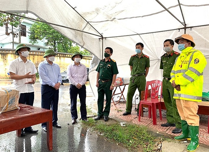 Huyện Lâm Thao thần tốc truy vết, lấy mẫu xét nghiệm, khoanh vùng dập dịch COVID-19 Huyện Lâm Thao thần tốc truy vết, lấy mẫu xét nghiệm, khoanh vùng dập dịch COVID-19