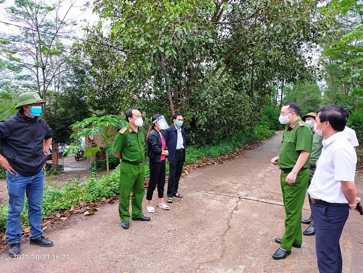 Huyện Lâm Thao thiết lập vùng phong tỏa cách ly y tế tạm thời 17 hộ dân khu 13, xã Cao Xá Huyện Lâm Thao thiết lập vùng phong tỏa cách ly y tế tạm thời 17 hộ dân khu 13, xã Cao Xá