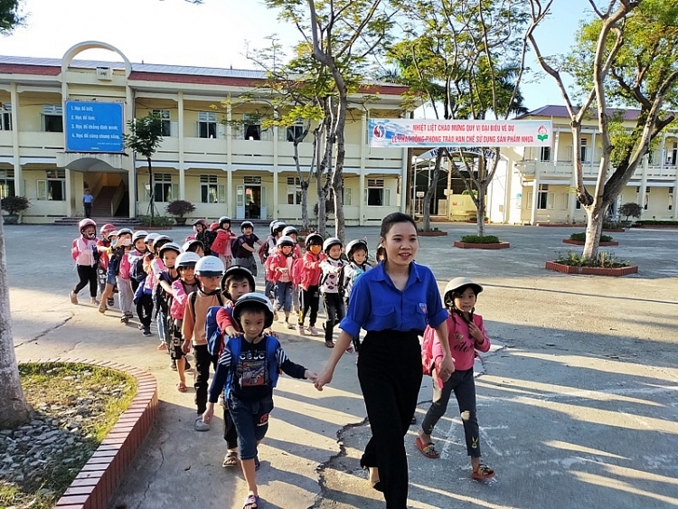 Vĩnh Phúc: “Cổng trường an toàn giao thông – thân thiện” ở trường Tiểu học Tề Lỗ Vĩnh Phúc: “Cổng trường an toàn giao thông – thân thiện” ở trường Tiểu học Tề Lỗ