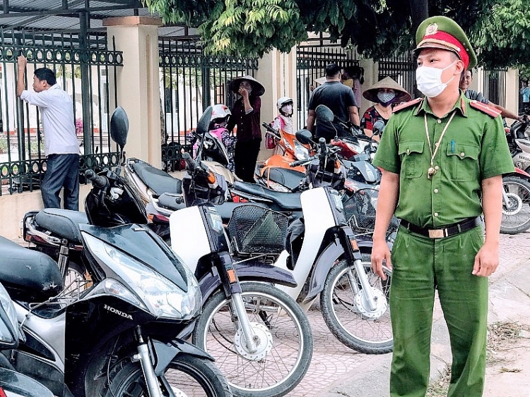 Vĩnh Phúc: “Cổng trường an toàn giao thông – thân thiện” ở trường Tiểu học Tề Lỗ Vĩnh Phúc: “Cổng trường an toàn giao thông – thân thiện” ở trường Tiểu học Tề Lỗ