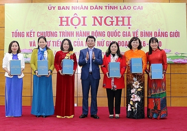 Lào Cai: tăng cường sự tham gia của phụ nữ vào các vị trí quản lý, lãnh đạo Lào Cai: tăng cường sự tham gia của phụ nữ vào các vị trí quản lý, lãnh đạo