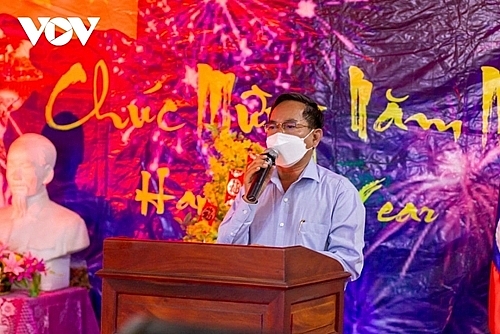 តំណាងក្រសួងអប់រំ យុវជន និងកីឡាកម្ពុជា ប្រធាននាយកដ្ឋានទំនាក់ទំនងវប្បធម៌ និងអាហារូបករណ៍ លោក ចាប សោភ័ណ្ឌ (រូបថត៖ vov.vn) តំណាងក្រសួងអប់រំ យុវជន និងកីឡាកម្ពុជា ប្រធាននាយកដ្ឋានទំនាក់ទំនងវប្បធម៌ និងអាហារូបករណ៍ លោក ចាប សោភ័ណ្ឌ (រូបថត៖ vov.vn)